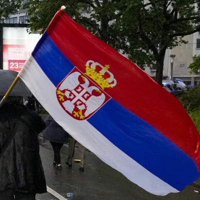 Новость о произошедшем с россиянами в Сербии транслируют все СМИ — партнерский материал